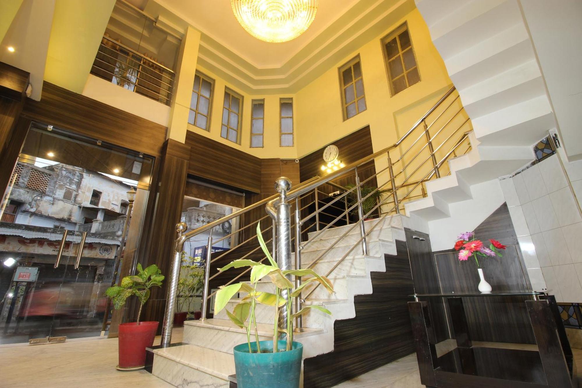 Hotel O Blue Diamond Варанасі Екстер'єр фото